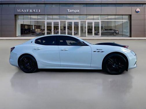 Bianco 2023 Maserati Ghibli Modena
