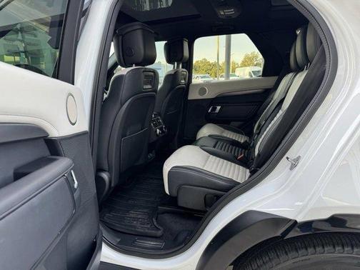 2024 Land Rover Discovery P360 Metropolitan Edition