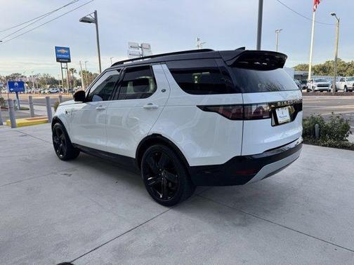 2024 Land Rover Discovery P360 Metropolitan Edition