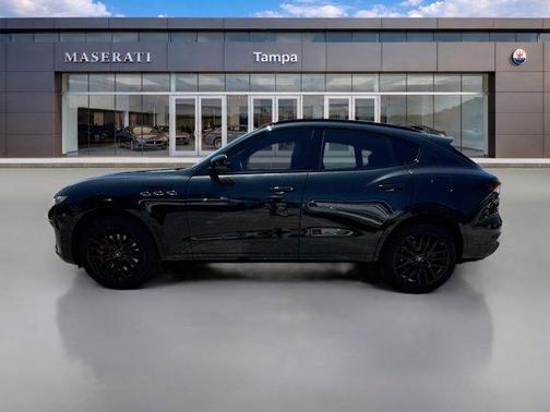 Nero Noctis 2022 Maserati Levante Modena