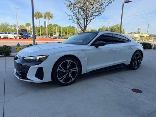 Ibis White 2022 Audi e-tron GT Premium Plus