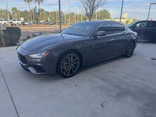 2022 Maserati Ghibli Modena Q4