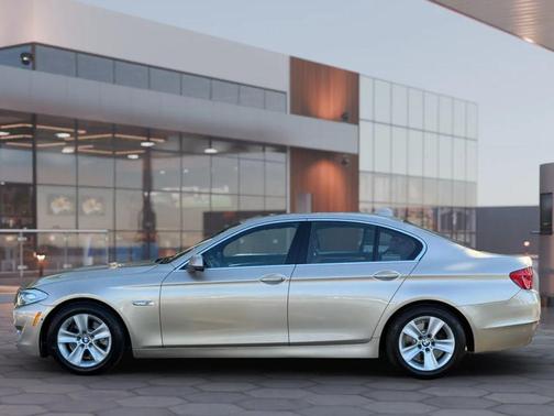 2013 BMW 528 528i Sedan 4D