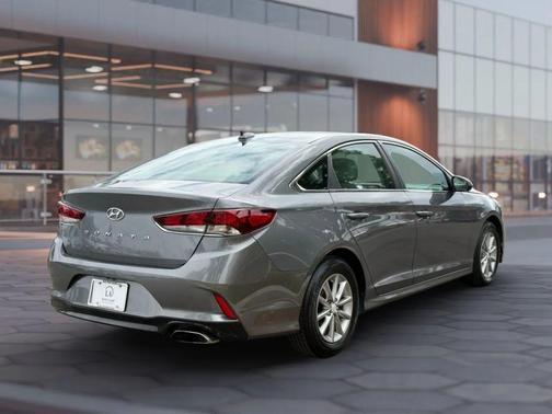 2018 Hyundai SONATA SE