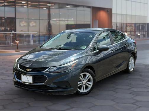 Gray 2017 Chevrolet Cruze LT