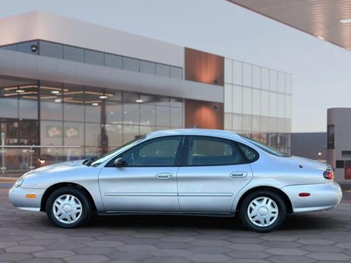 1999 Ford Taurus SE Sedan 4D