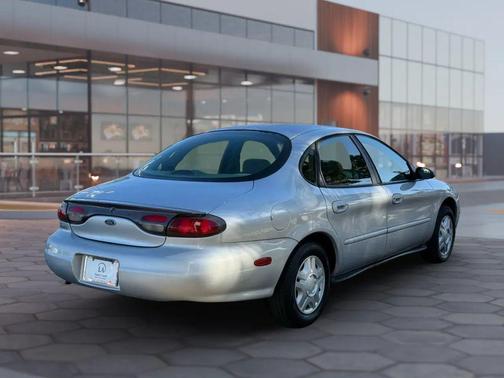 1999 Ford Taurus SE Sedan 4D