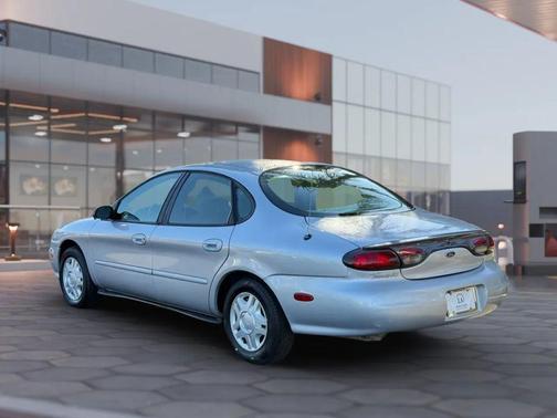 1999 Ford Taurus SE Sedan 4D