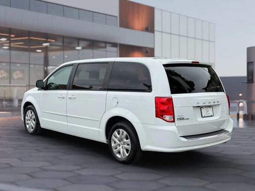White 2017 Dodge Grand Caravan SE