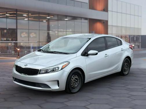 White 2018 Kia Forte LX