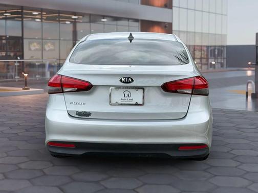White 2018 Kia Forte LX