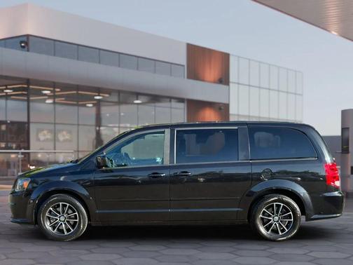 Black 2016 Dodge Grand Caravan AVP/SE