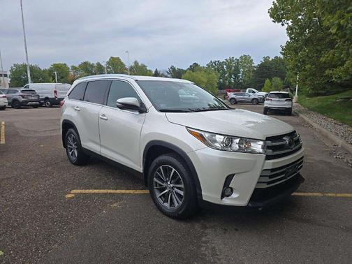 Blizzard Pearl 2019 Toyota Highlander XLE