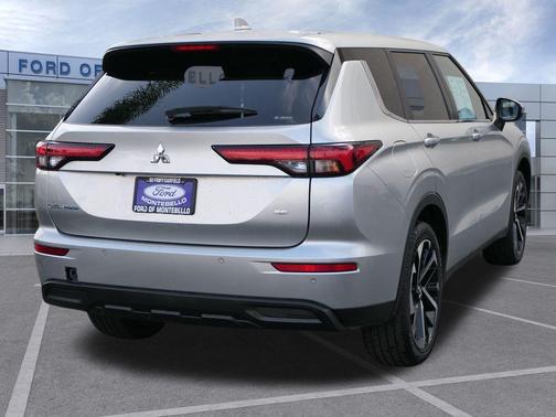 Alloy Silver Metallic 2024 Mitsubishi Outlander SE