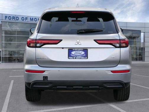Alloy Silver Metallic 2024 Mitsubishi Outlander SE
