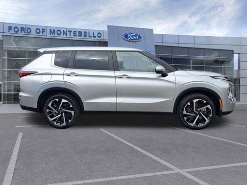 Alloy Silver Metallic 2024 Mitsubishi Outlander SE