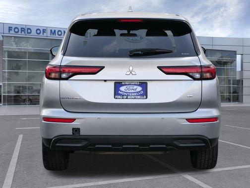 Alloy Silver Metallic 2024 Mitsubishi Outlander SE