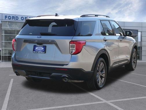 Iconic Silver Metallic 2023 Ford Explorer XLT