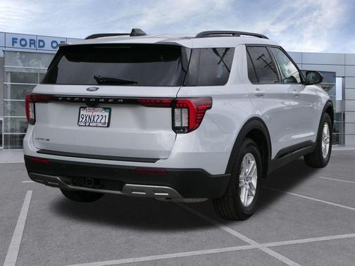 Space White Metallic 2026 Ford Explorer Active