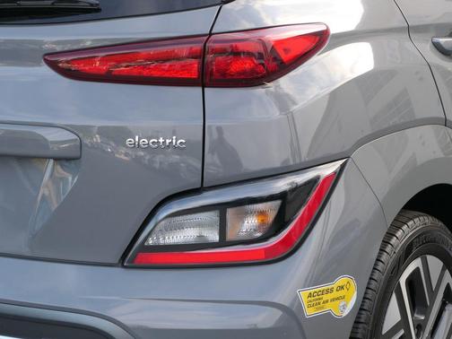 2022 Hyundai KONA EV SEL