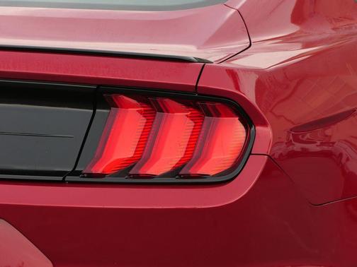 2022 Ford Mustang EcoBoost