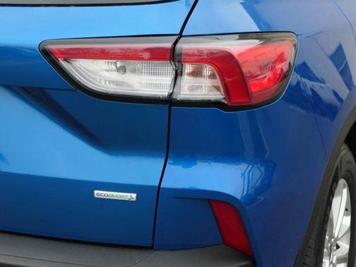 Velocity Blue Metallic 2020 Ford Escape SE