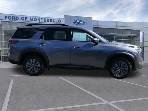 Gun Metallic 2025 Nissan Pathfinder SV