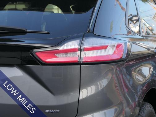 Carbonized Gray Metallic 2023 Ford Edge SEL