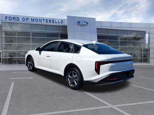 Snow White Pearl 2025 Kia K4