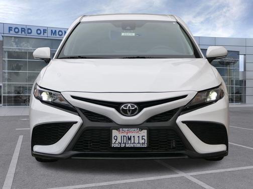 Ice 2024 Toyota Camry SE