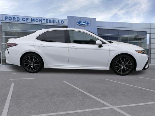 Ice 2024 Toyota Camry SE