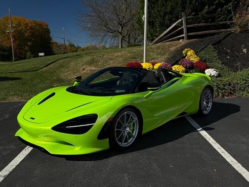 2026 McLaren 750S Base