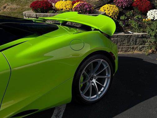 2026 McLaren 750S Base