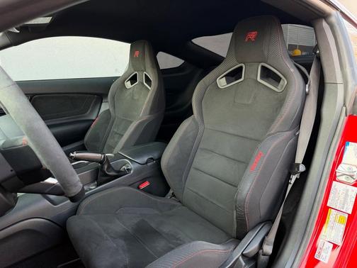 2017 Ford Shelby GT350 Base