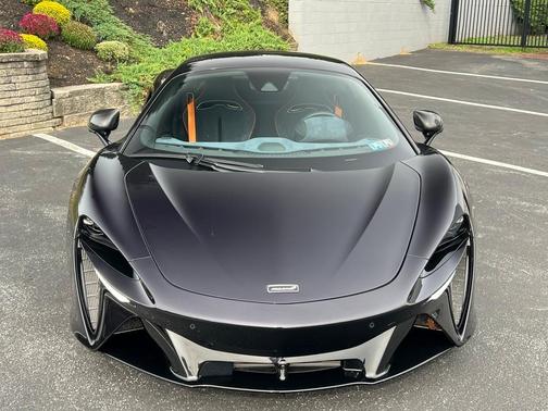 2023 McLaren Artura Performance