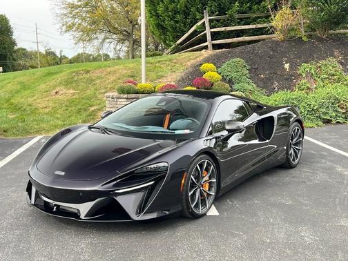 2023 McLaren Artura Performance