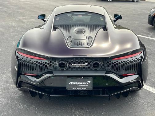 2023 McLaren Artura Performance