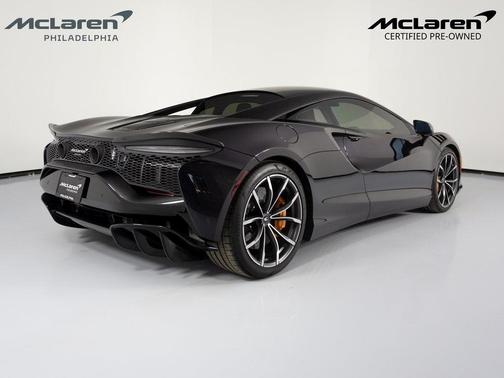 2023 McLaren Artura Performance