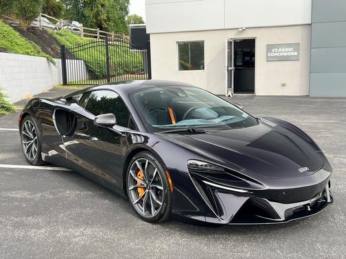 2023 McLaren Artura Performance