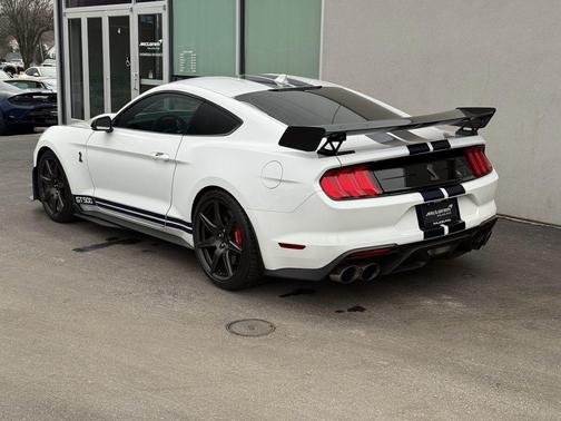 2022 Ford Shelby GT500 Base