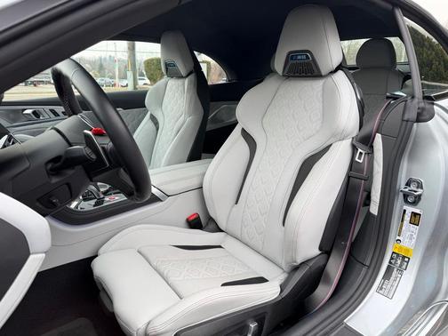 2022 BMW M8 Competition