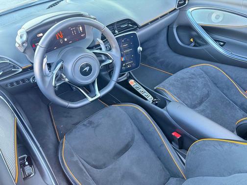 2025 McLaren Artura SPIDER