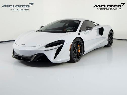 2023 McLaren Artura 