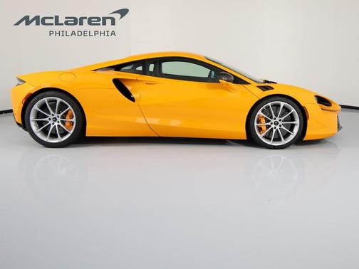 2023 McLaren Artura TechLux