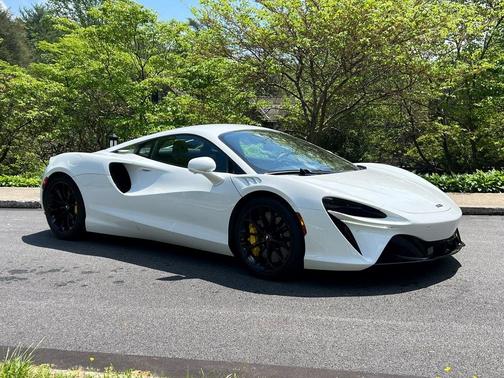 2024 McLaren Artura TechLux