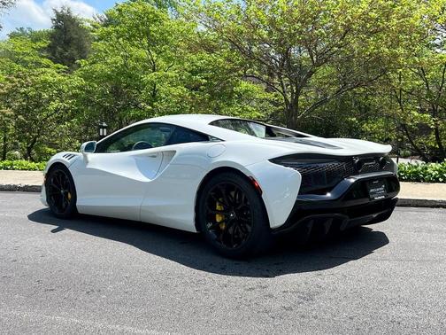 2024 McLaren Artura TechLux