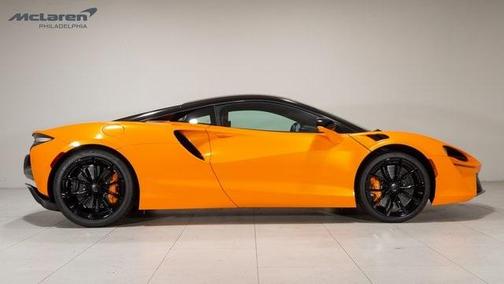 2025 McLaren Artura Performance