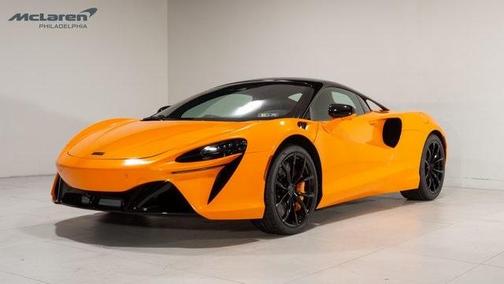 2025 McLaren Artura Performance