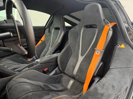 2025 McLaren 750S Base