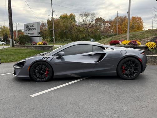 2023 McLaren Artura TechLux